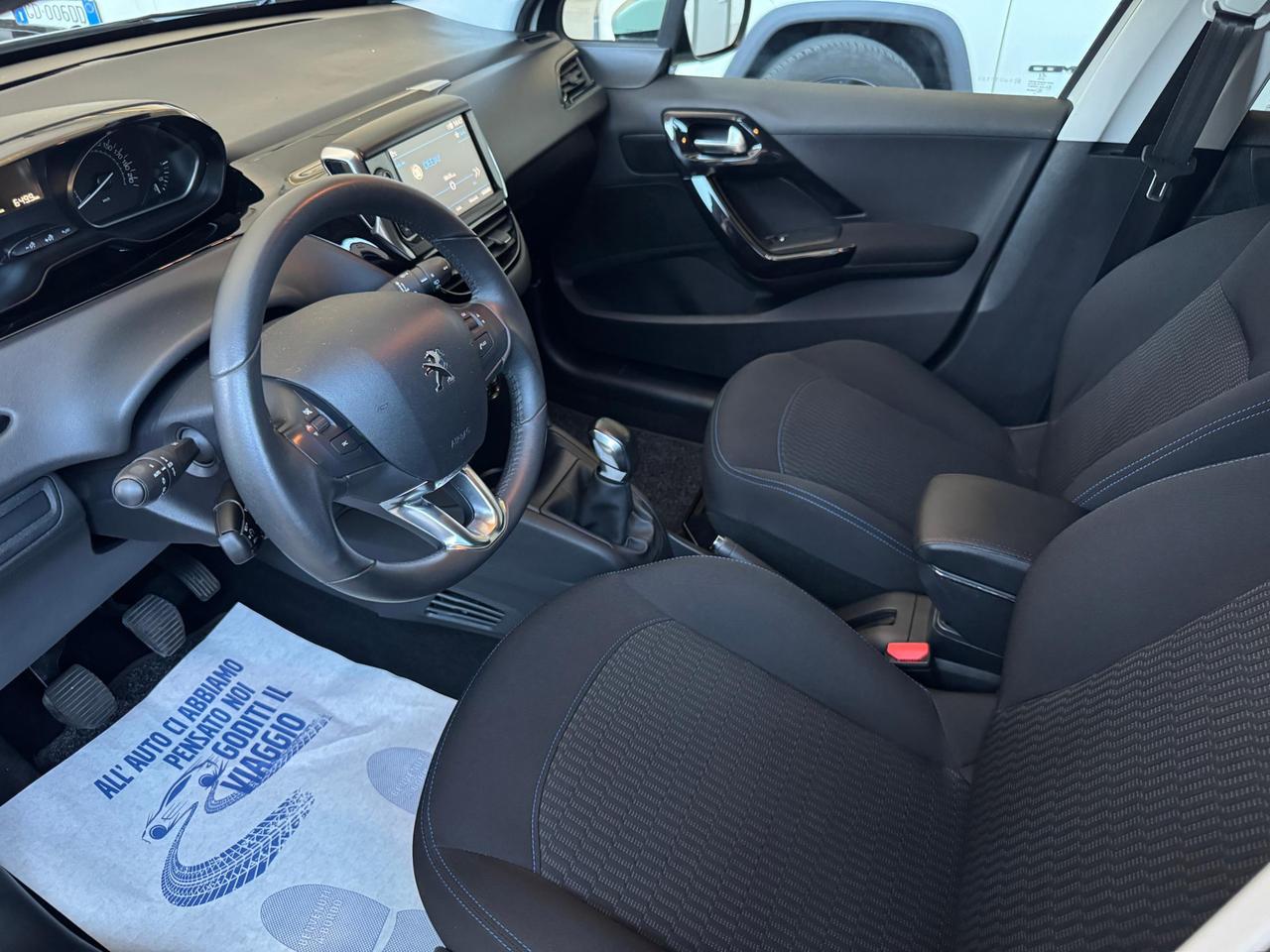 Peugeot 208 5 Porte 208 5p 1.2 puretech Signature s&s 82cv