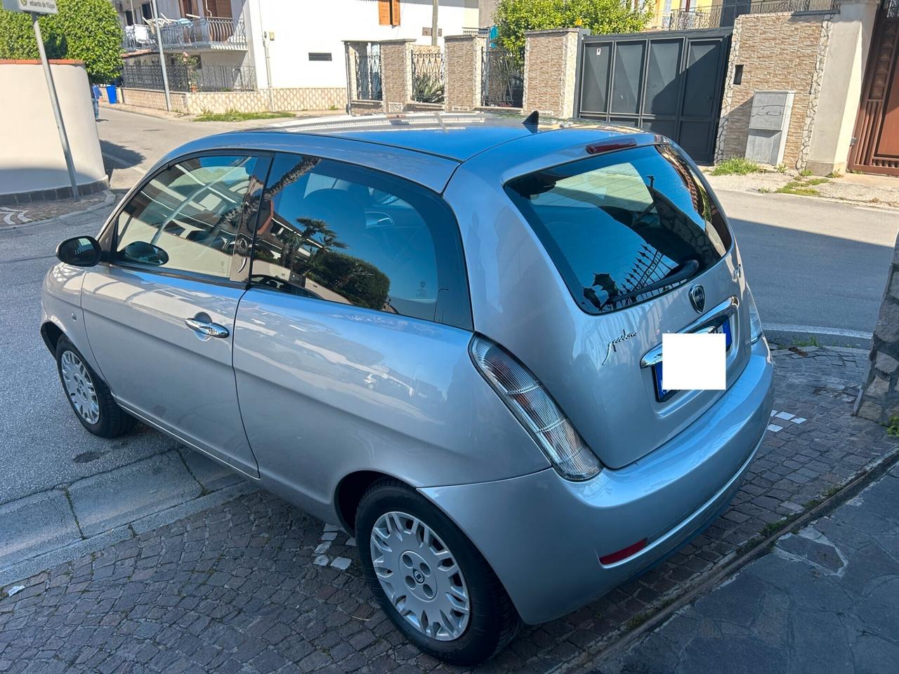 Lancia Ypsilon 1.3 MJT 75 CV Argento