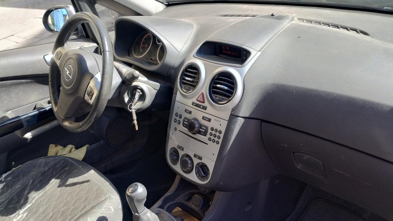Opel Corsa 1.2 5 porte Club NEOPATENTATI