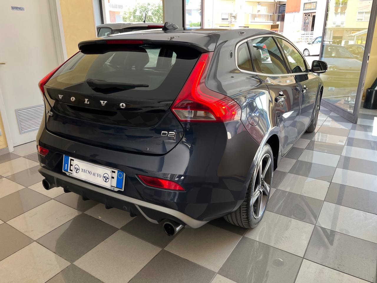 Volvo V40 D2 1.6 R-design Momentum