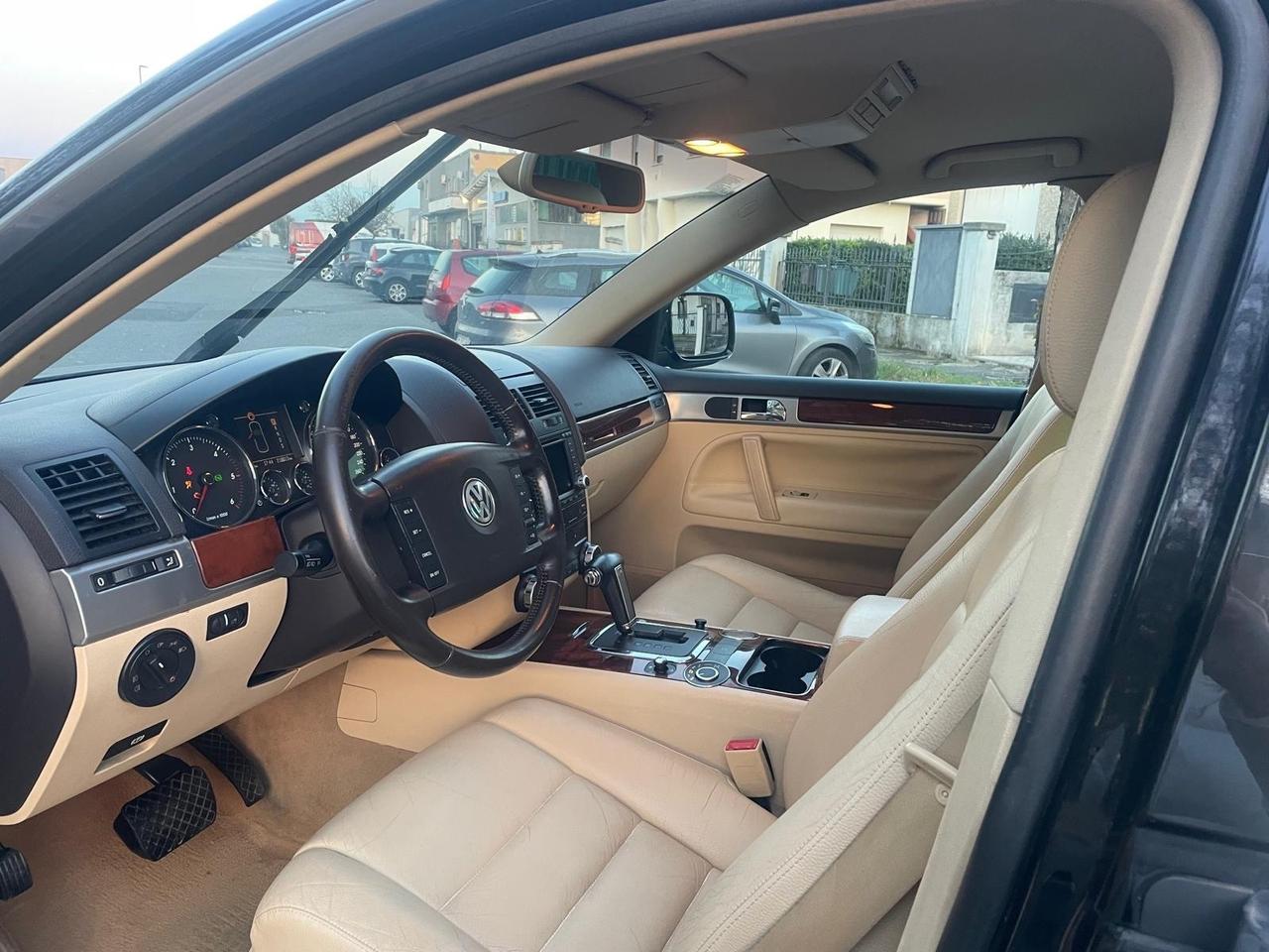 Volkswagen Touareg 3.0/240CV V6 TDI DPF tip. Exclusive