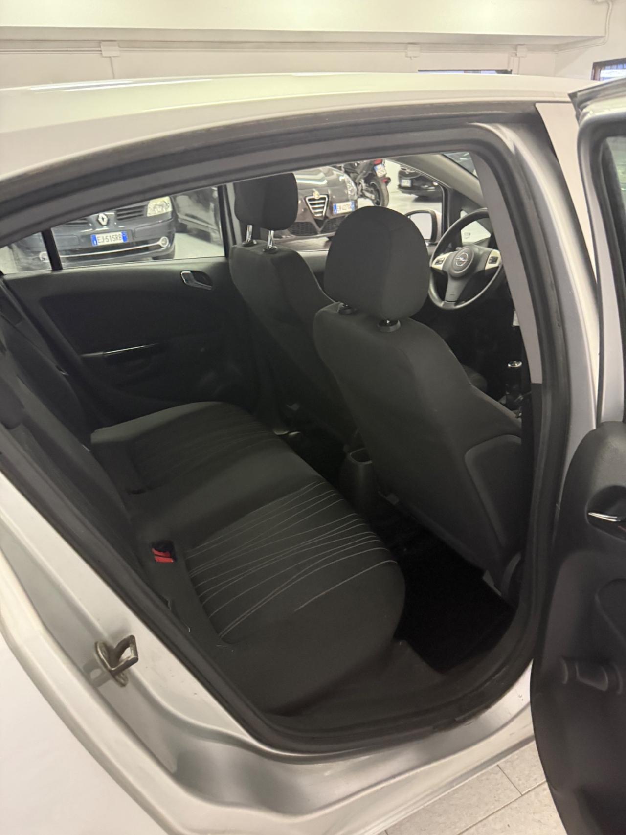 Opel Corsa 1.2 5 porte Cosmo