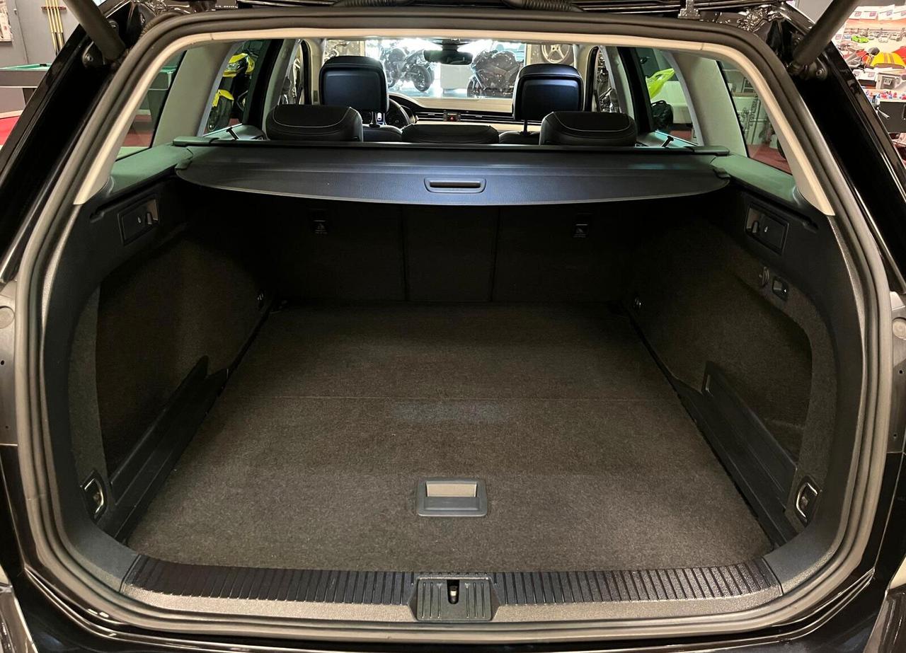 Volkswagen Passat Variant 2.0 TDI SCR 200 CV DSG R-LINE