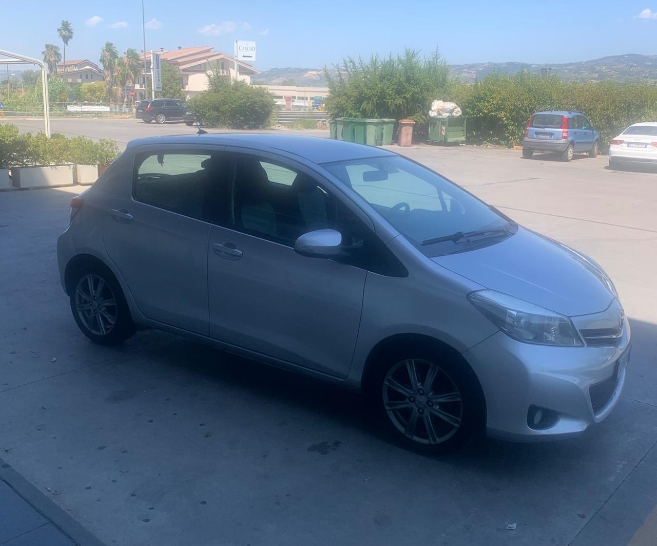 Toyota Yaris 1.3 5 porte Lounge 110000km