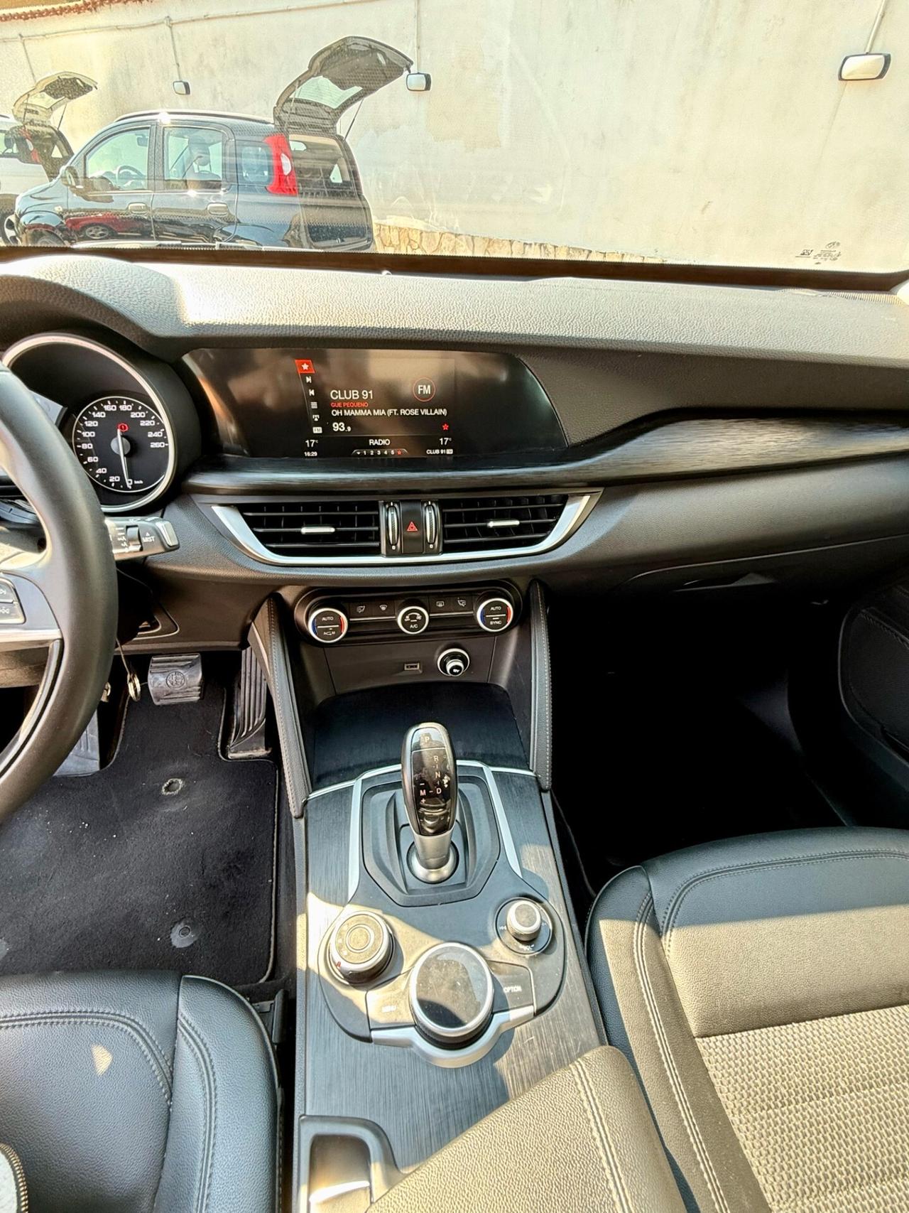 Alfa Romeo Stelvio 2.2 Turbodiesel 180 CV AT8 RWD Super