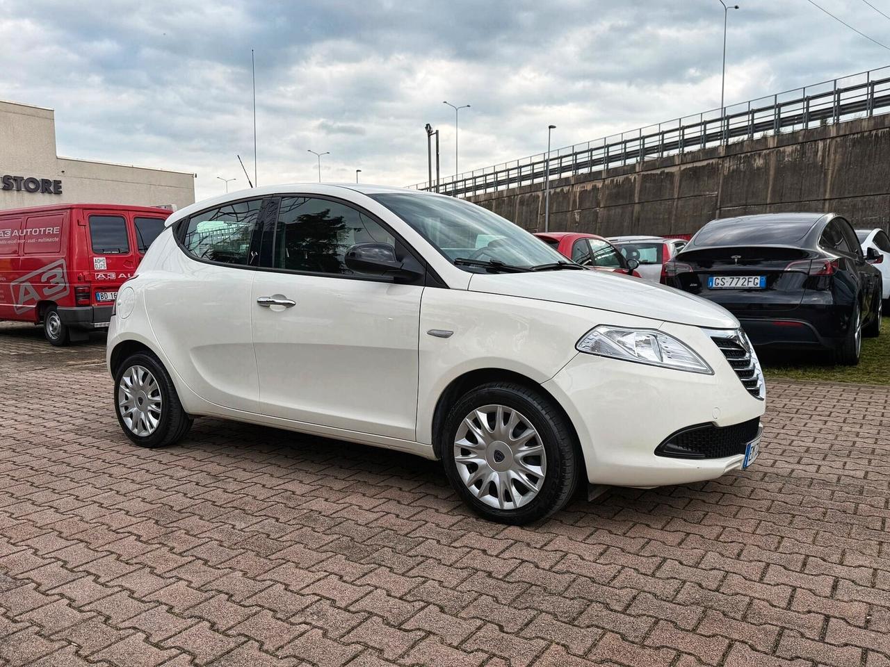 Lancia Ypsilon 1.2 69 CV 5 porte S&S OK NEOPATENTATI