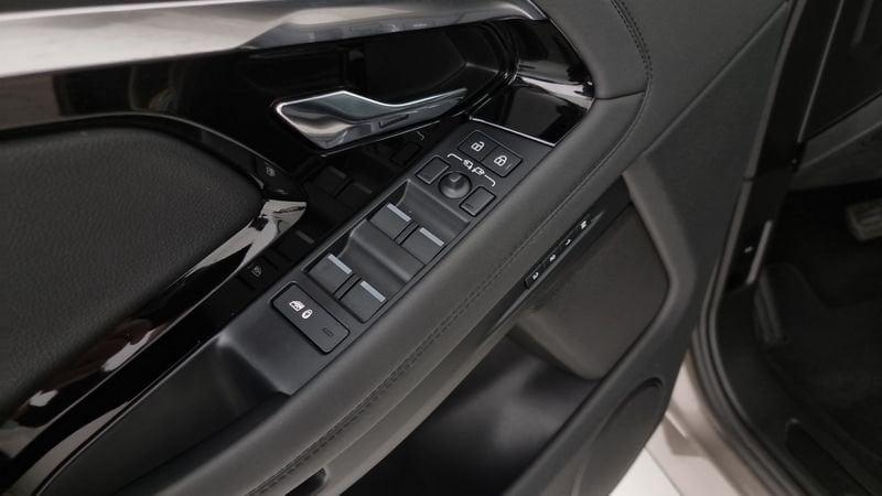 Land Rover Range Rover Evoque 2.0 D163 MHEV SE AWD auto