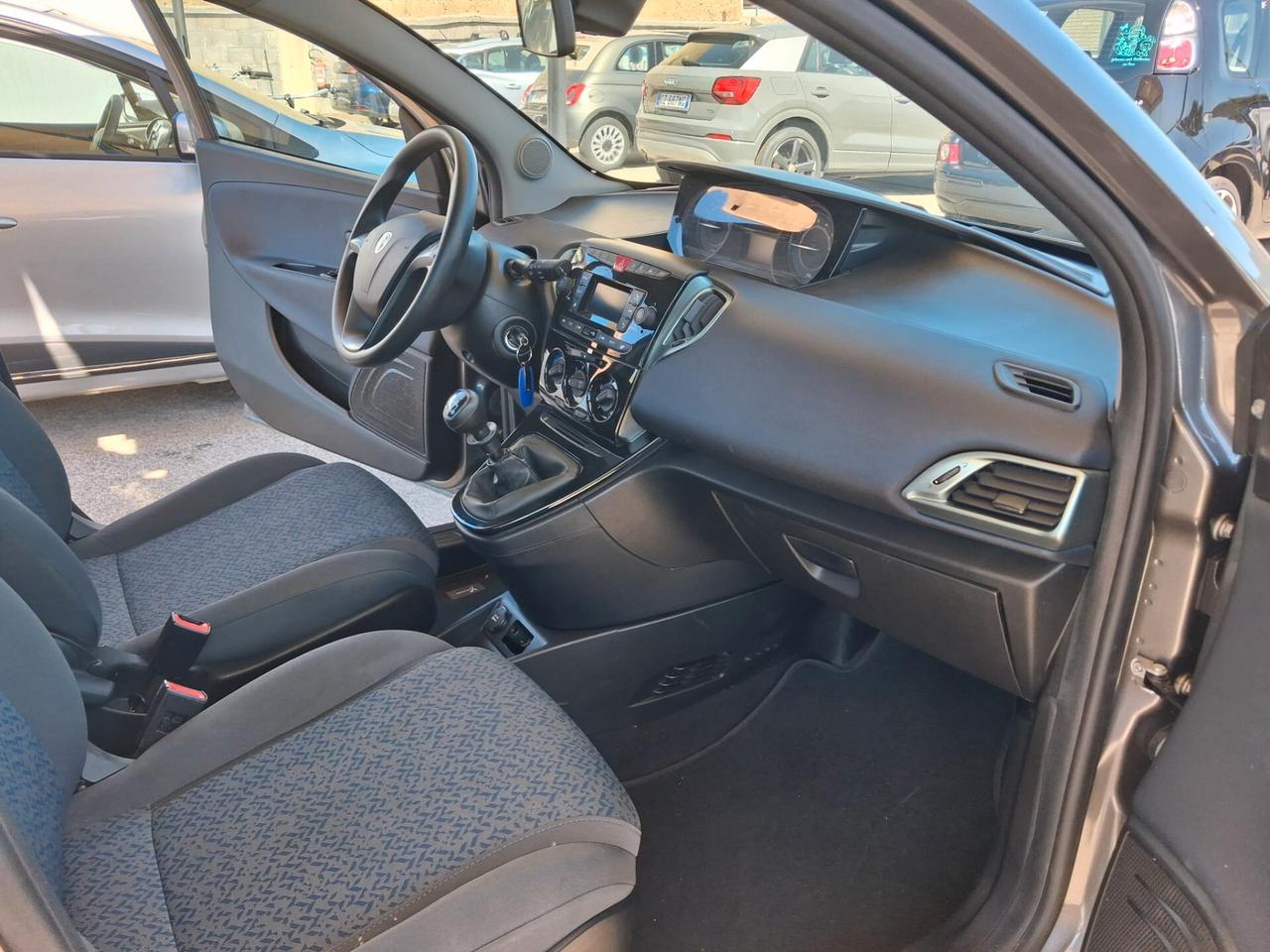 Lancia Ypsilon 1.0 FireFly 5 porte S&S Hybrid CON SOLI KM 21900