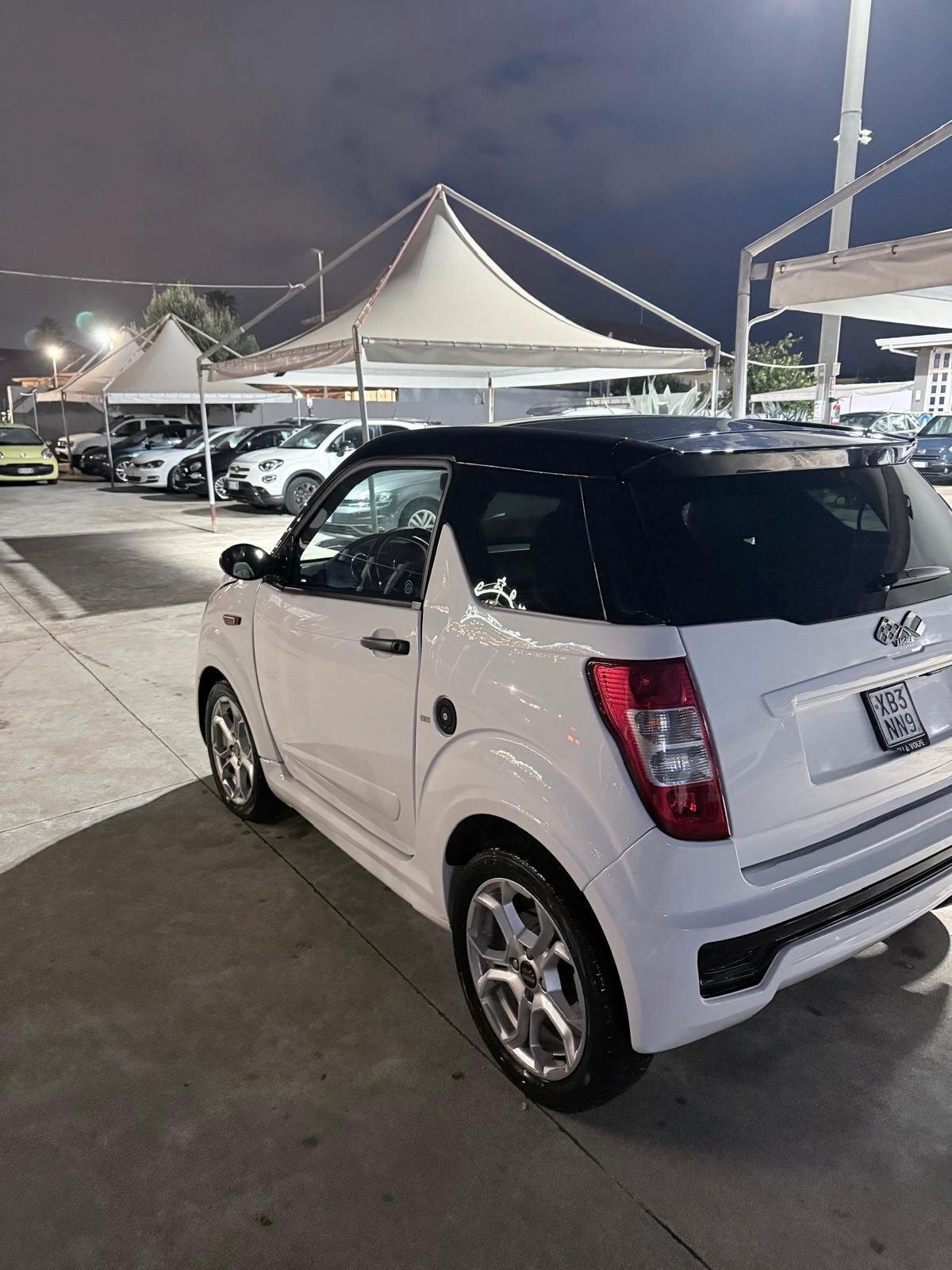 Ligier JS JS50 Progress Young B&W