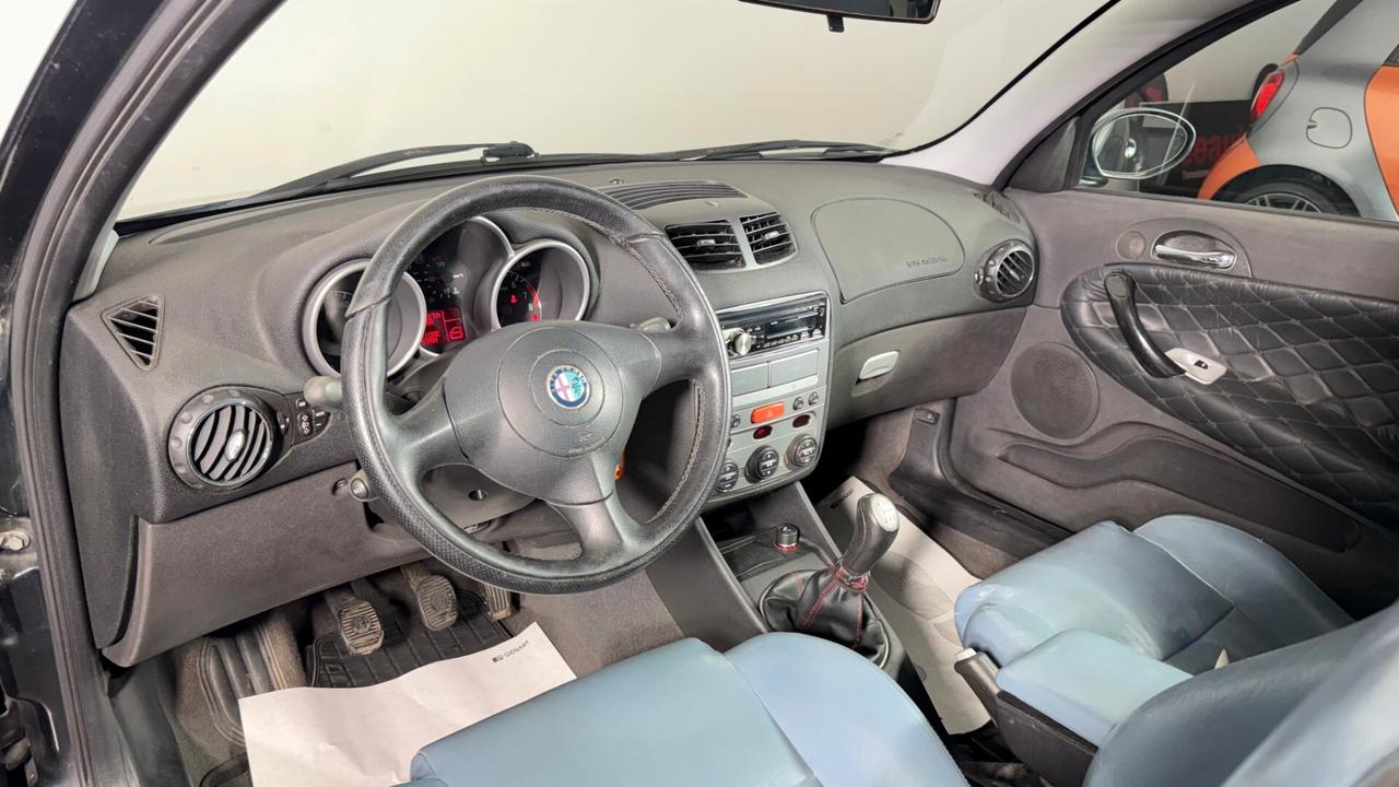 Alfa Romeo 147 1.6i 16V Twin Spark cat 3p. Distinctive