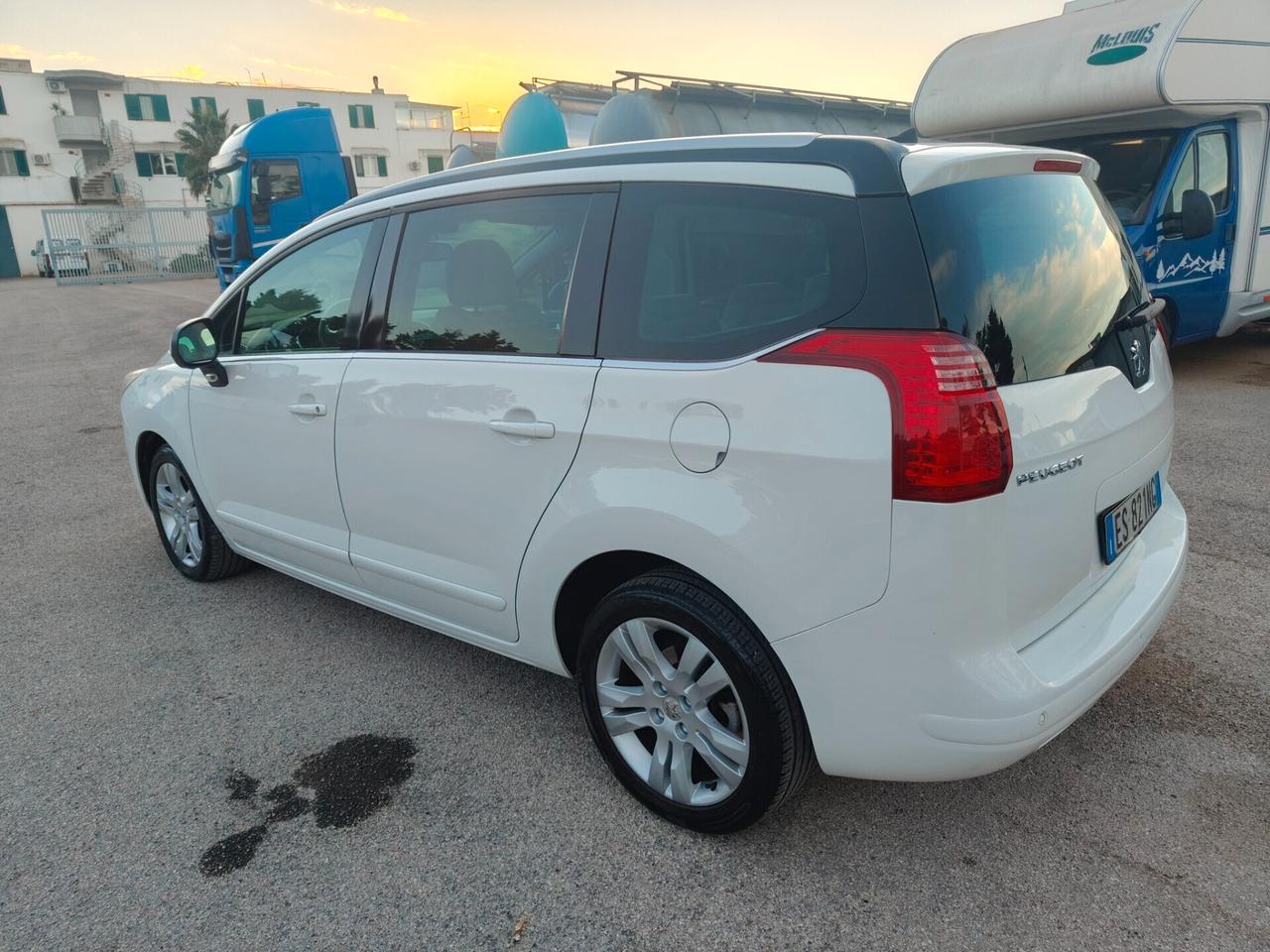 Peugeot 5008 1.6 HDi Business da €135/mese