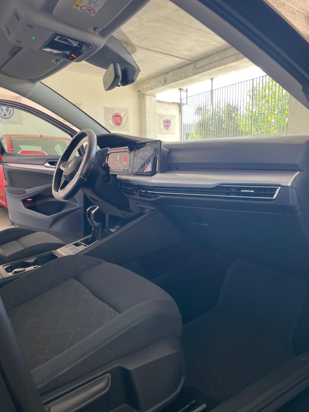 VOLKSWAGEN GOLF 8 1.0 TSI 110 CV EVO LIFE FULL GARANZIA UFFICIALE FINO 9/2027