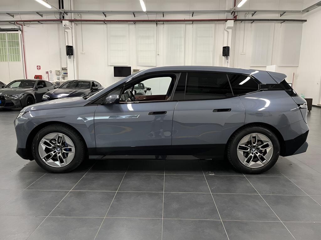 BMW iX 50 pacchetto sportivo xDrive
