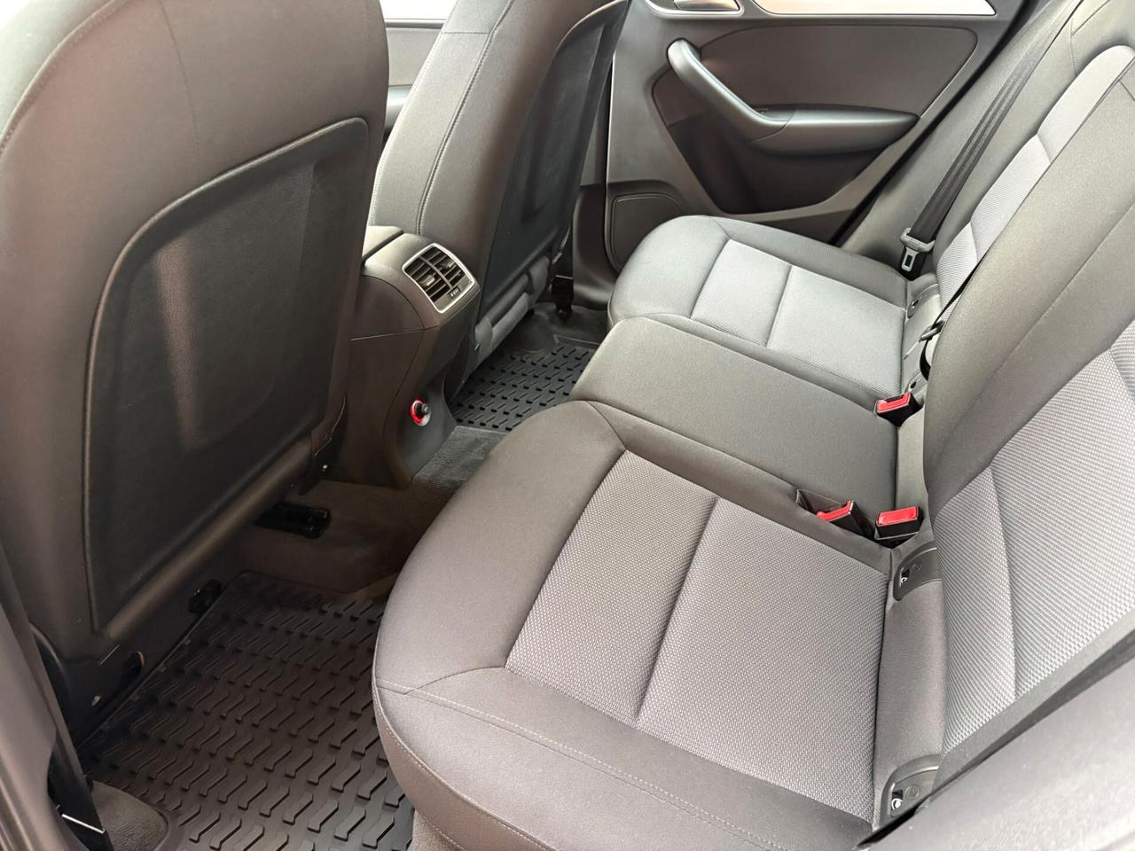 Audi Q3 2.0 TDI 120 CV Business