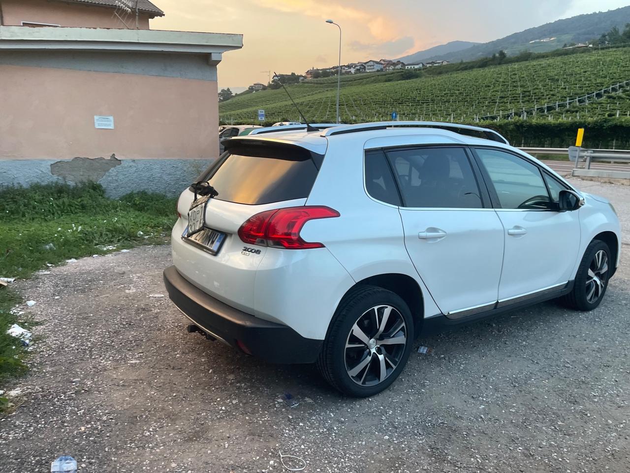 Peugeot 2008 1.6 e-HDi 115 CV Stop&Start Féline SI NEOPATENTATI