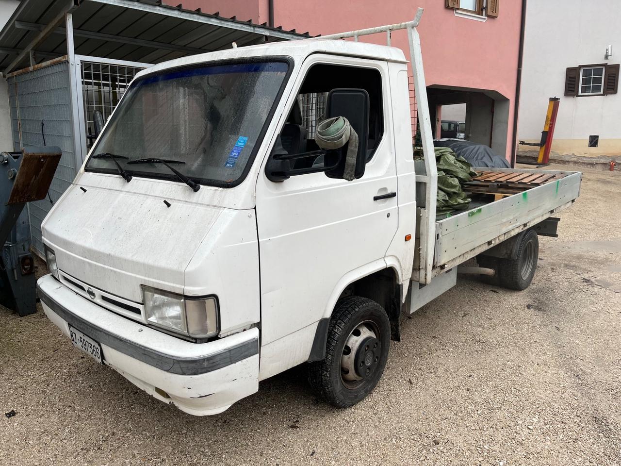 Nissan TRADE 3000 - Diesel