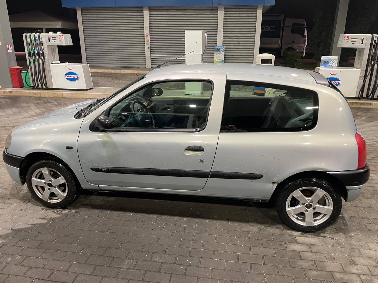 RENAULT CLIO 1.1 BENZINA NEOPATENTATI 183.000 KM ANNO 99.