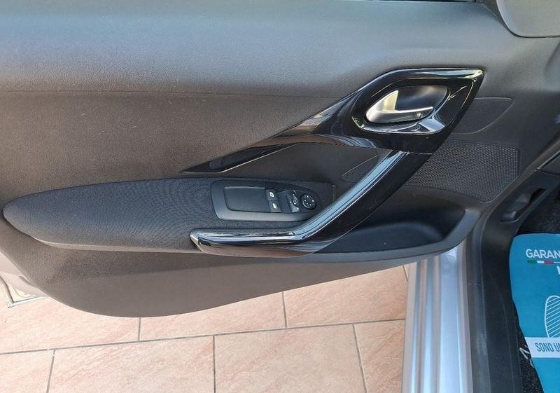 Peugeot 208 PureTech 82 5 porte Signature