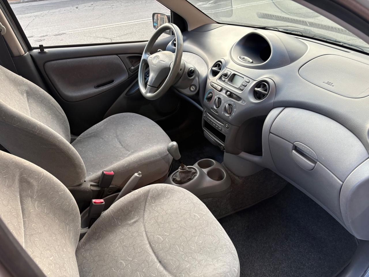 Toyota Yaris 1.0i 16V cat 5 porte Sol