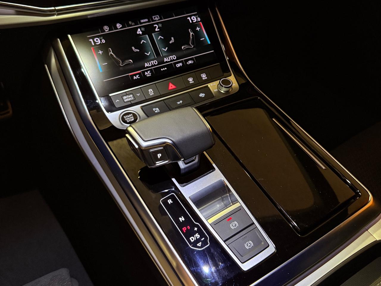 PAZZESCA AUDI Q8 S-LINE MILD-HYBRID CON SOLI 17.621 KM