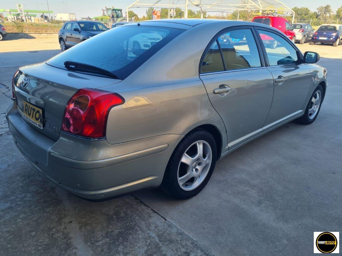 TOYOTA Avensis Benzina