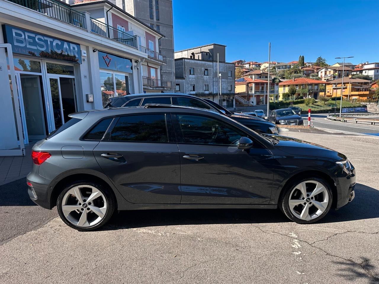 Audi A3 SPORTBACK 35 TDI S tronic + FARI MATRIX + PANORAMA + LED AMBIENT + R18 + BLACK PACK