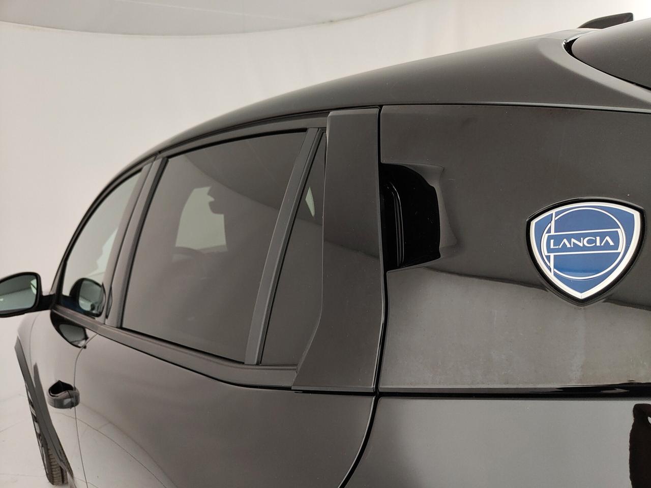 Lancia Ypsilon Hybrid e-DCT HF Line