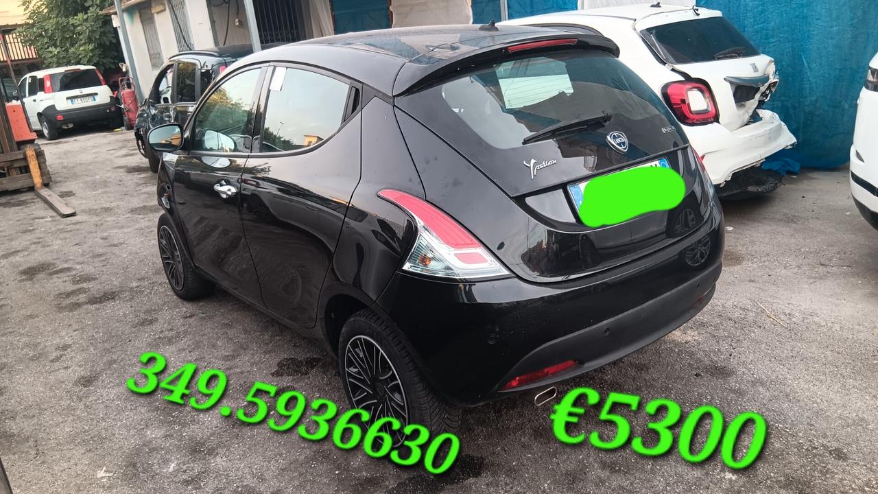 LANCIA YPSILON INCIDENTATA SINISTRATA MONDIALCARS 023