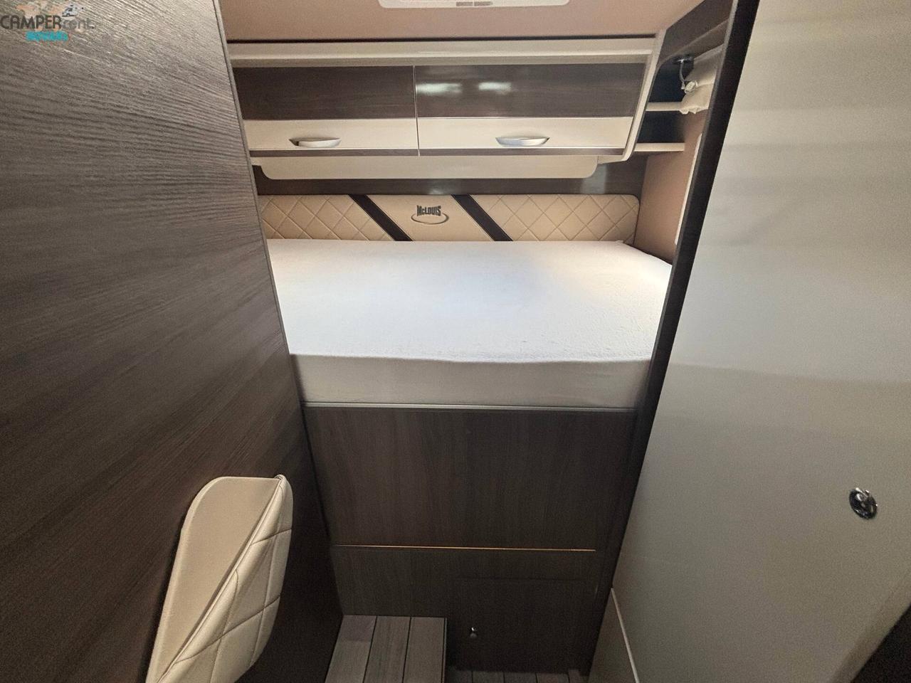 MCLOUIS MC4 860G - Semintegrale con letto matrimoniale in coda e letto basculante
