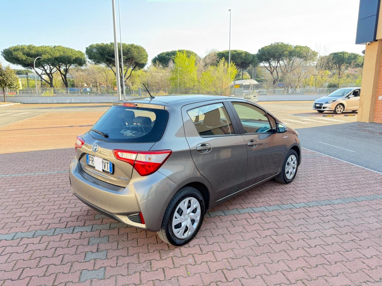 Toyota Yaris 1.5 Hybrid Business