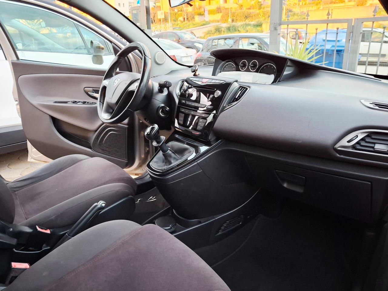 Lancia Ypsilon 1.2 69 CV 5 porte S&S Gold