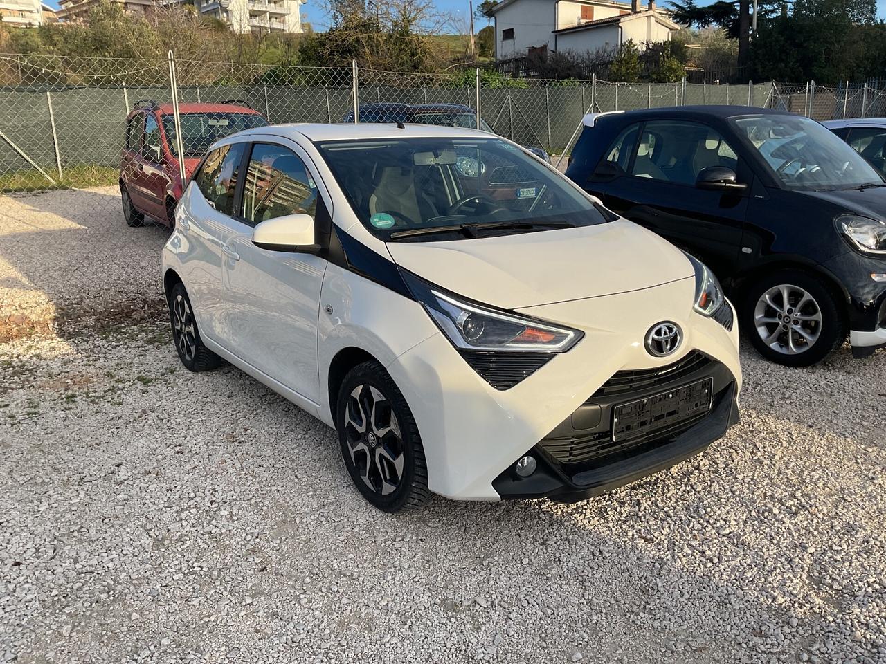 Toyota Aygo Connect 1.0 VVT-i 72 CV 5 porte x-play