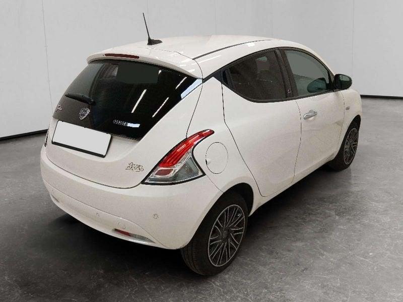 Lancia Ypsilon 1.0 firefly hybrid Gold s&s 70cv
