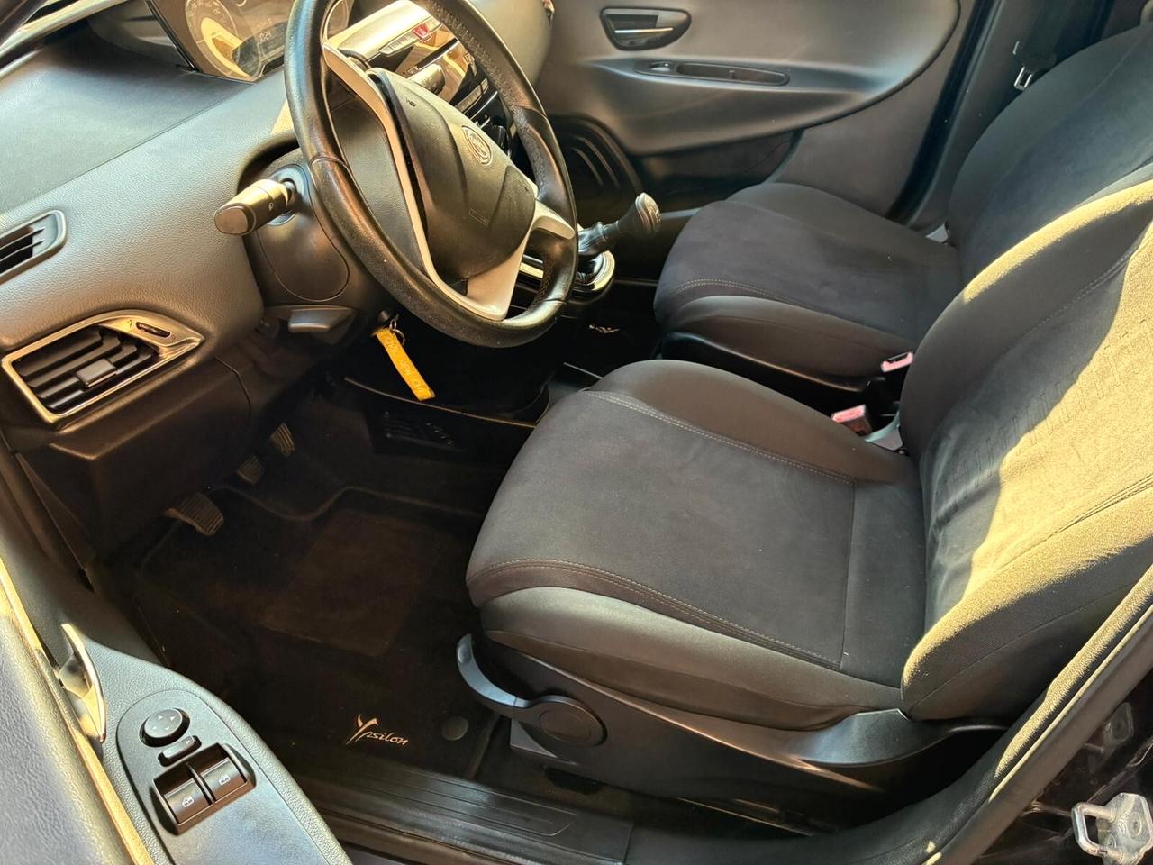 Lancia Ypsilon 1.3MJT 95CV 5p garantita-13