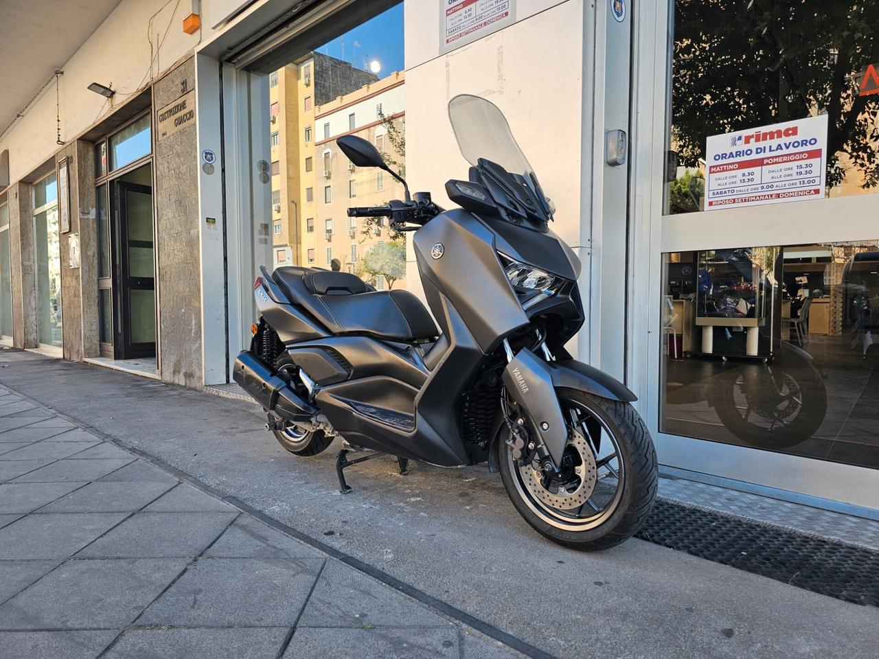 Yamaha X-Max 300