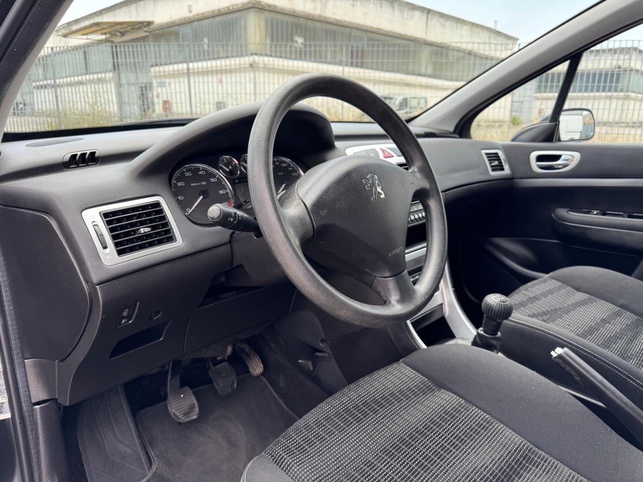 Peugeot 307 1.4 16V 5p. 143000 km