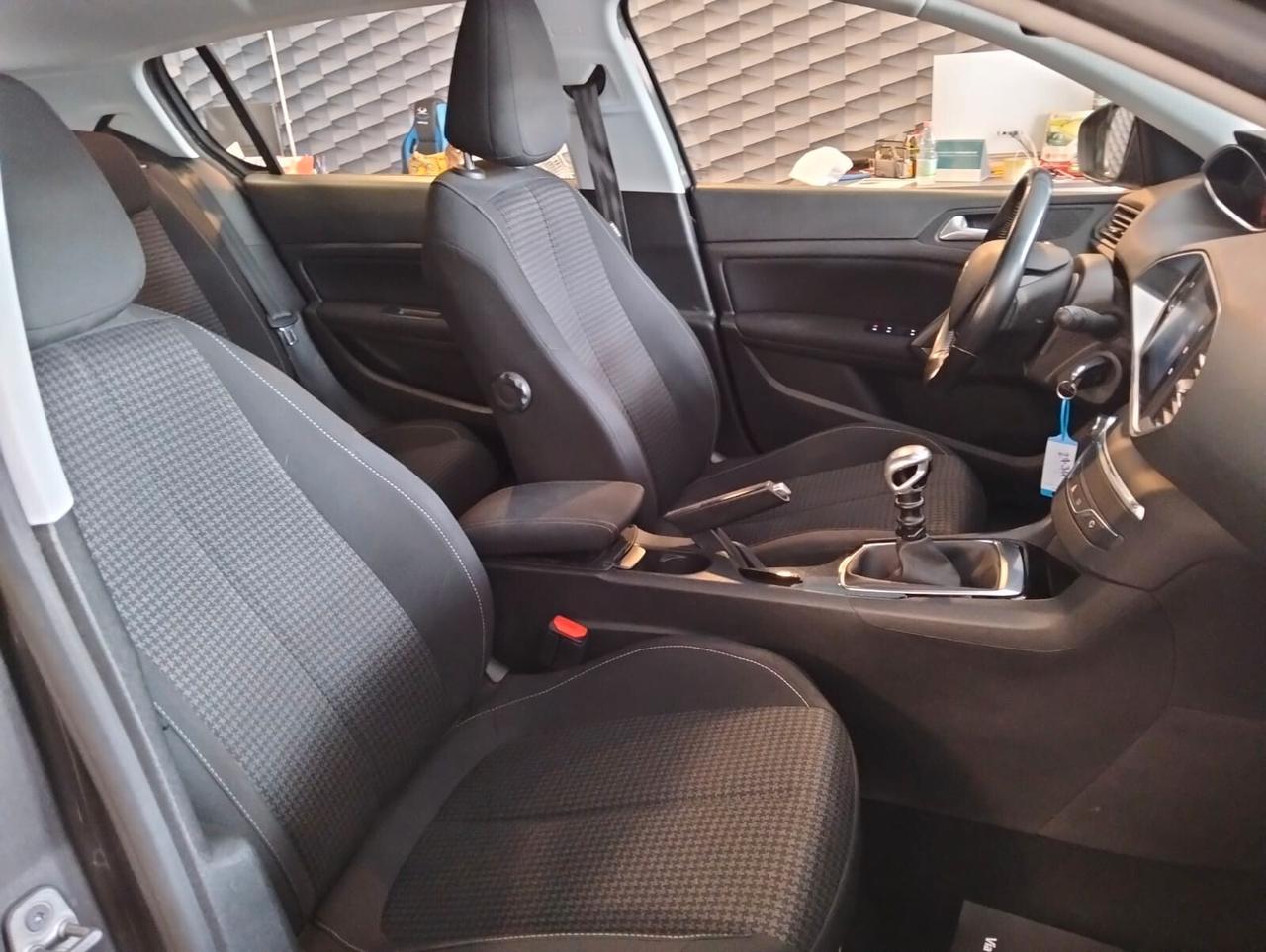 Peugeot 308 BlueHDi 130 S&S Business