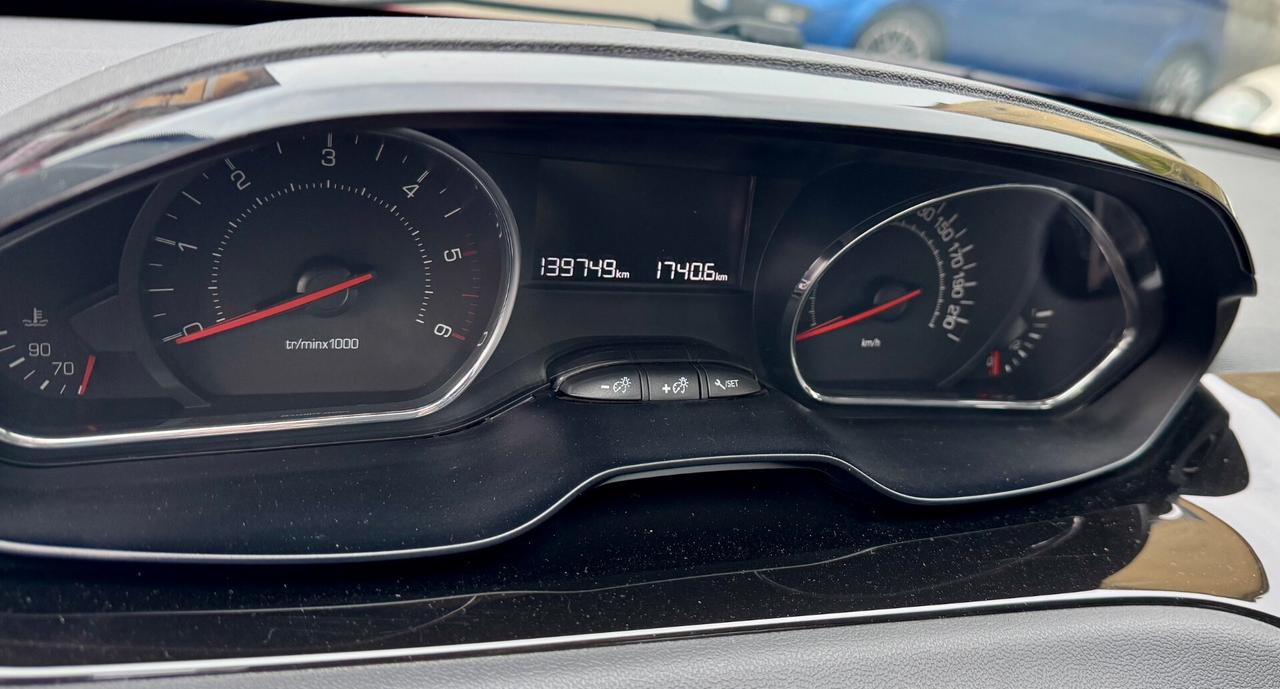 Peugeot 208 1.4 HDi 68 CV 5 porte Allure