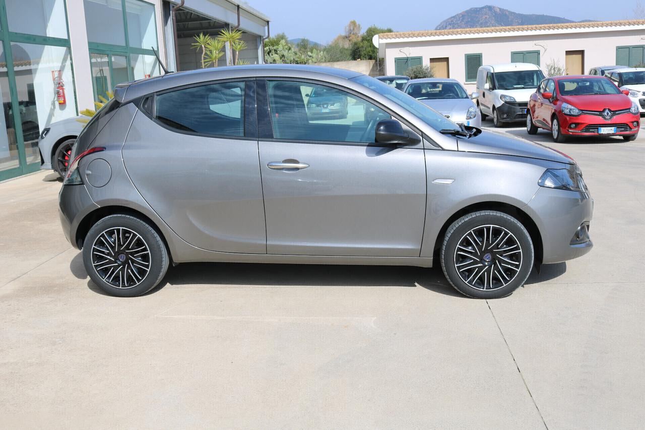 Lancia Ypsilon 1.0 FireFly 5 porte S&S Hybrid Gold