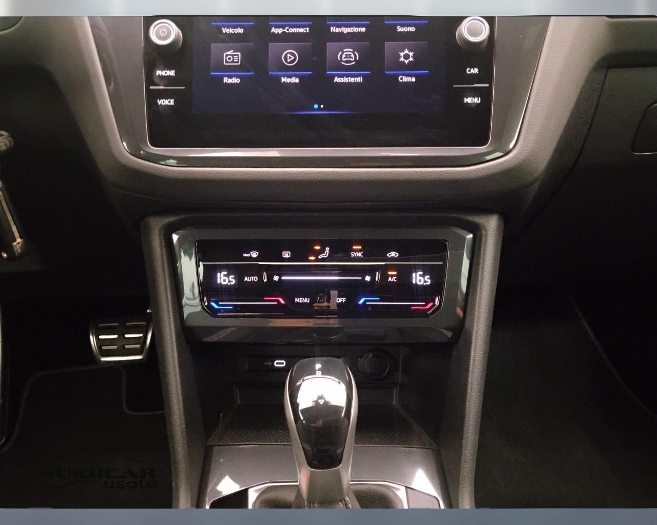 VOLKSWAGEN Tiguan II 2021 - Tiguan 1.5 tsi R-Line 150cv dsg