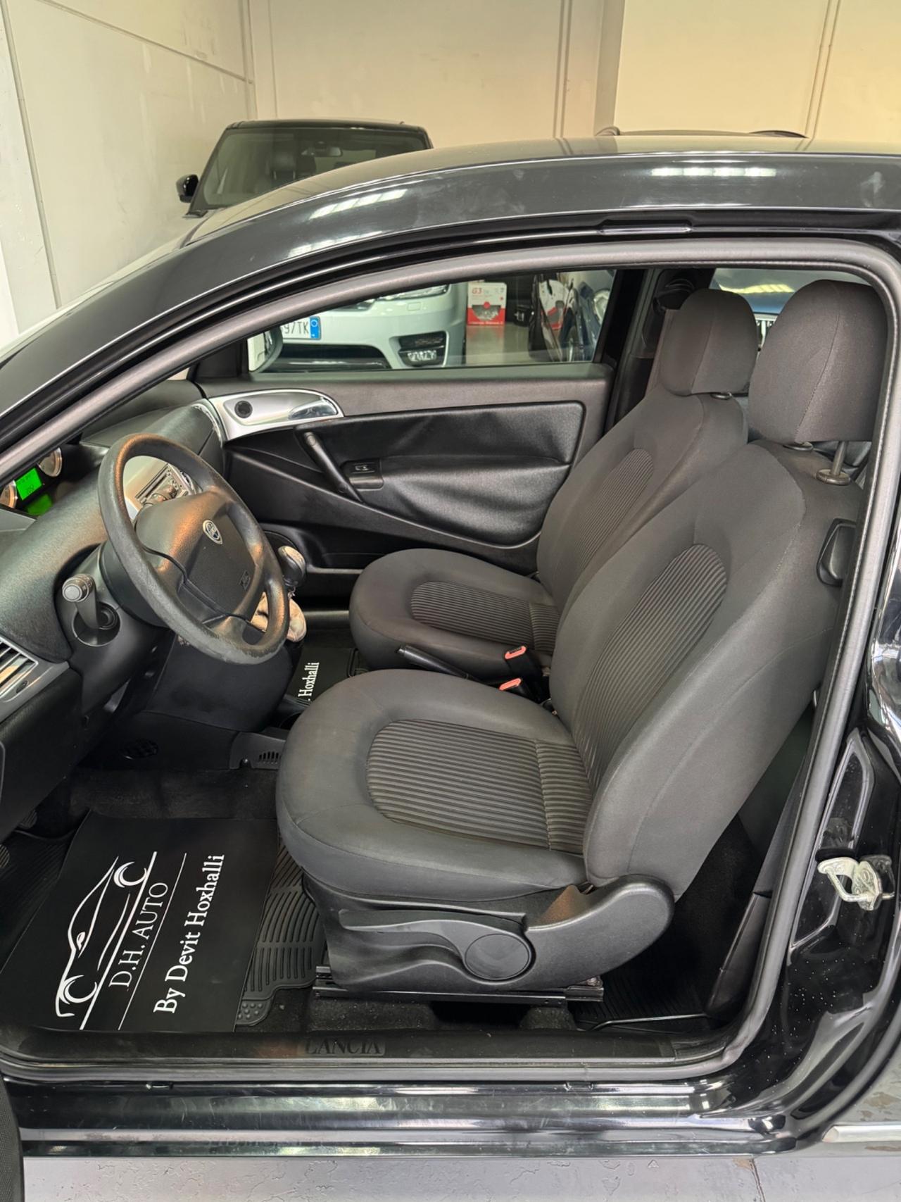Lancia Ypsilon 1.2 69 CV 5 porte S&S Platinum