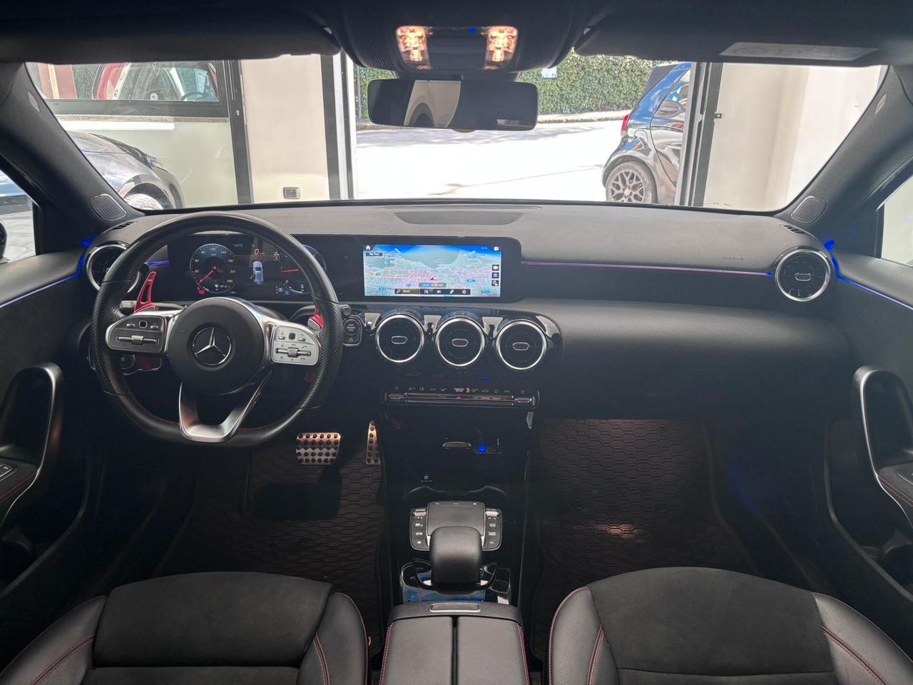 MERCEDES-BENZ A180D PREMIUM AMG LED-NAVI