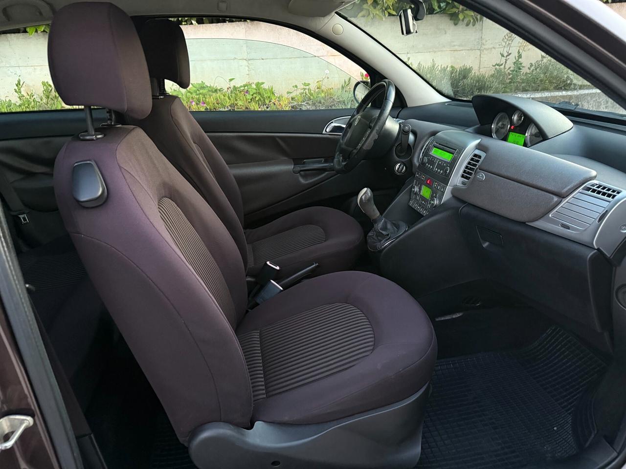 Lancia Ypsilon 1.3 MJT 75 cv New Oro Plus