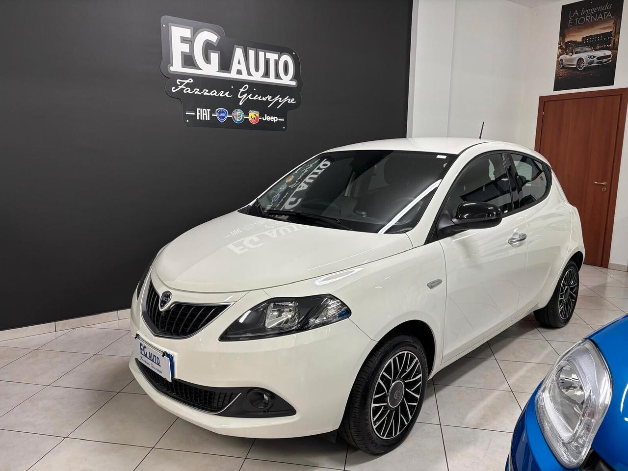 Lancia Ypsilon 1.0 FireFly 5 porte S&S Hybrid Platino
