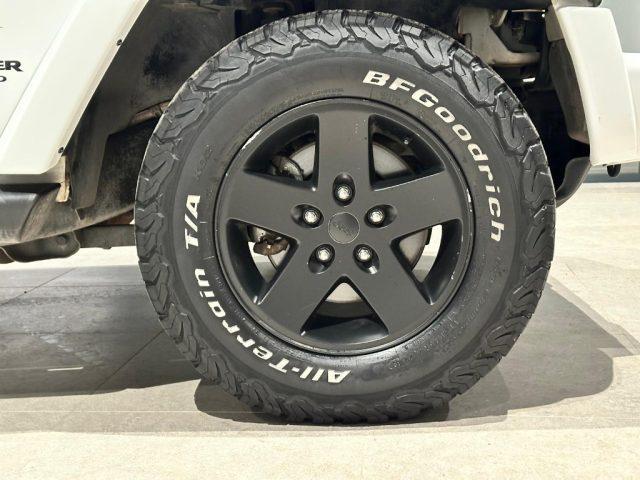 JEEP Wrangler Unlimited 2.8 CRD DPF Sahara Auto