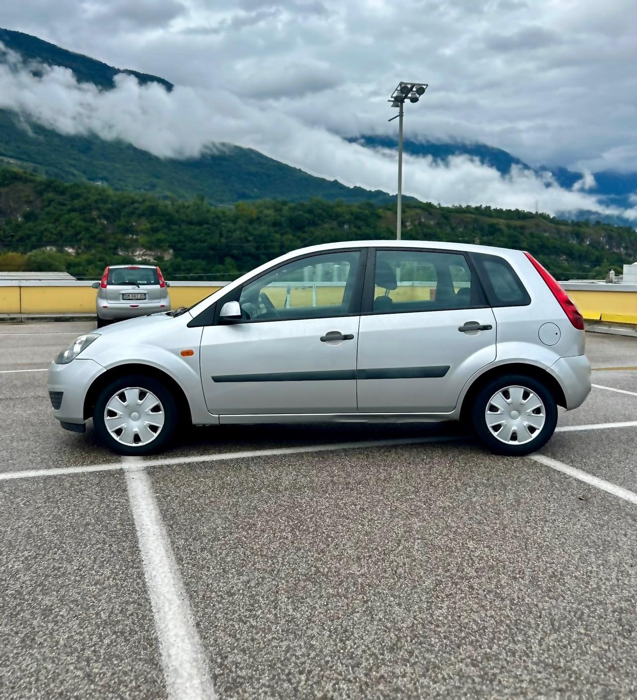 Ford Fiesta 1.4 TDCi 5p. Ghia Neopatentati