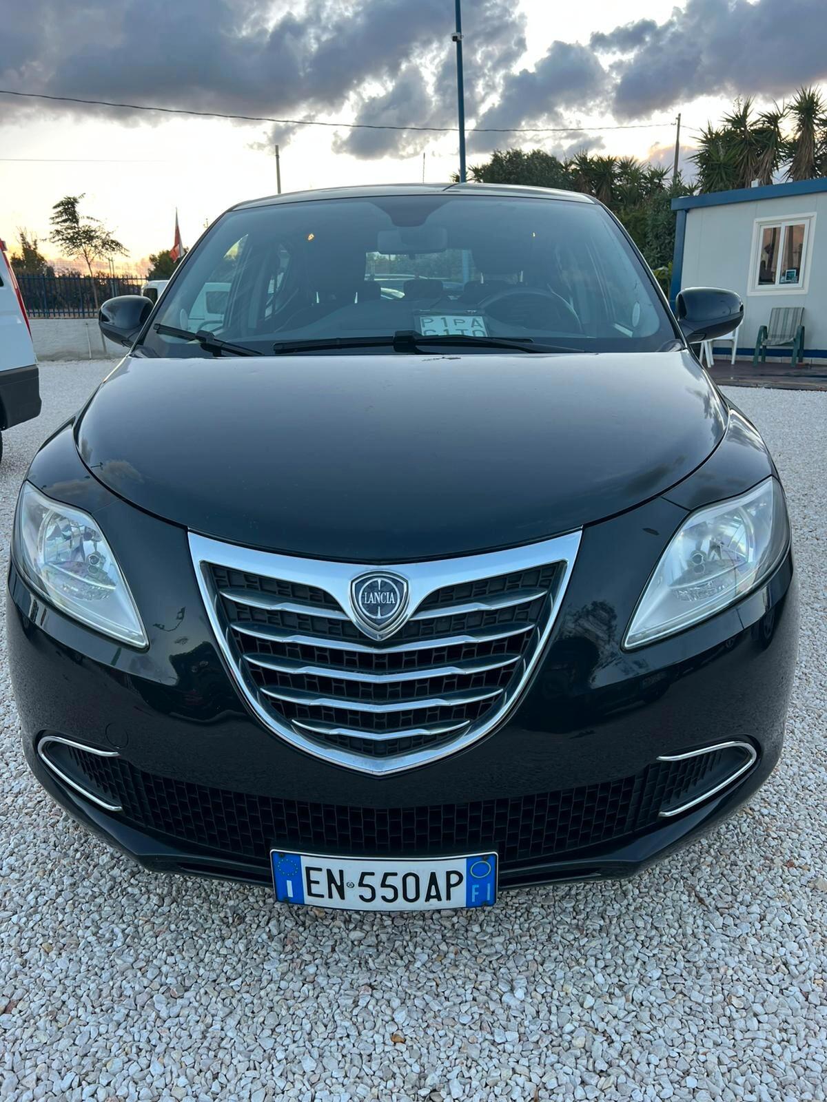 Lancia Ypsilon 1.2 69 CV 5 porte S&S Platinum