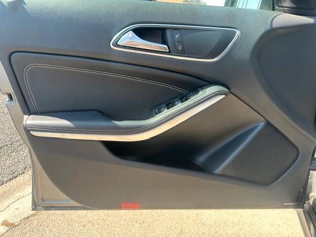 MERCEDES A180 PREMIUM