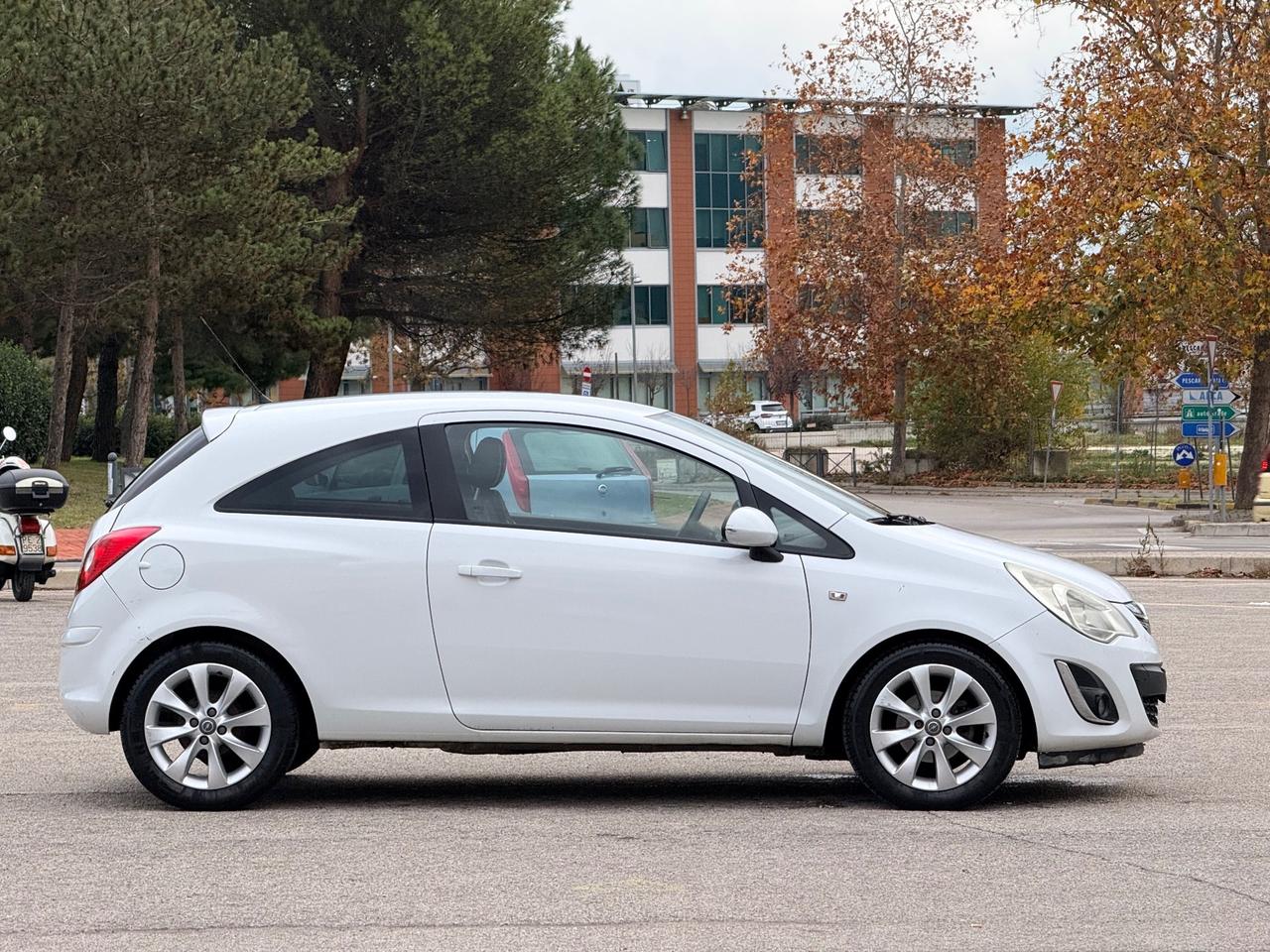 Opel Corsa 1.2 GPL/benzina
