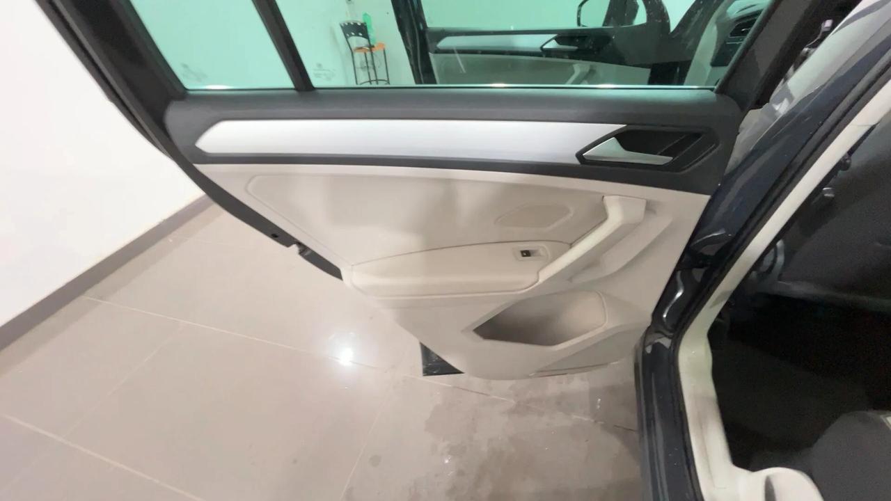 Volkswagen Tiguan 2.0 TDI SCR DSG Business BlueMotion Technology